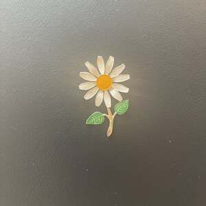 Vintage Enamel Daisy Flower Brooch Pin White Yellow Green Stem Gold Tone